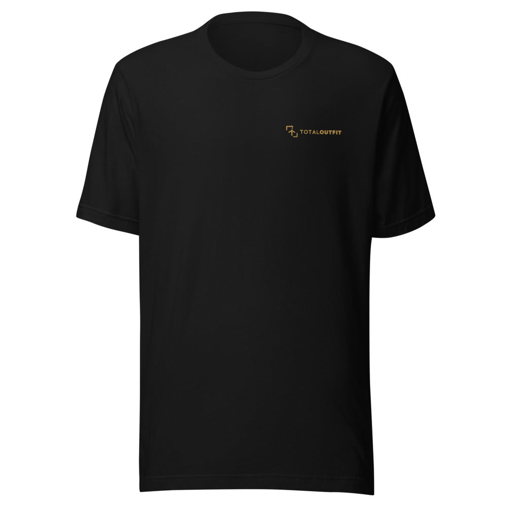 Camiseta TotalOutfit negra · logo bordado en hilo ocre