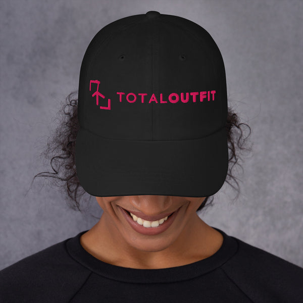 Gorra TotalOutfit Negra – Logo Rosa Bordado