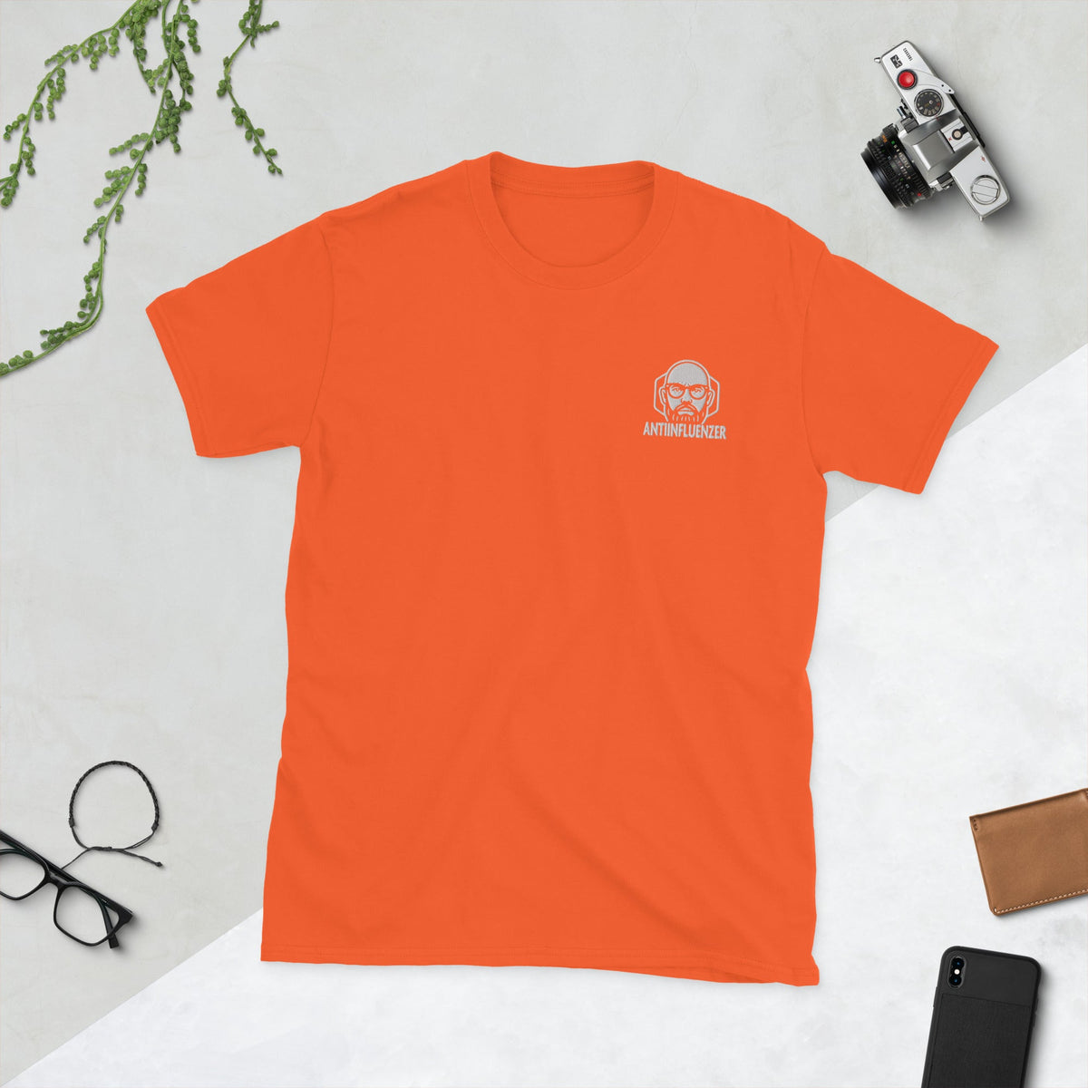 Camiseta de manga corta unisex AntiInfluenzer Edition Bordada