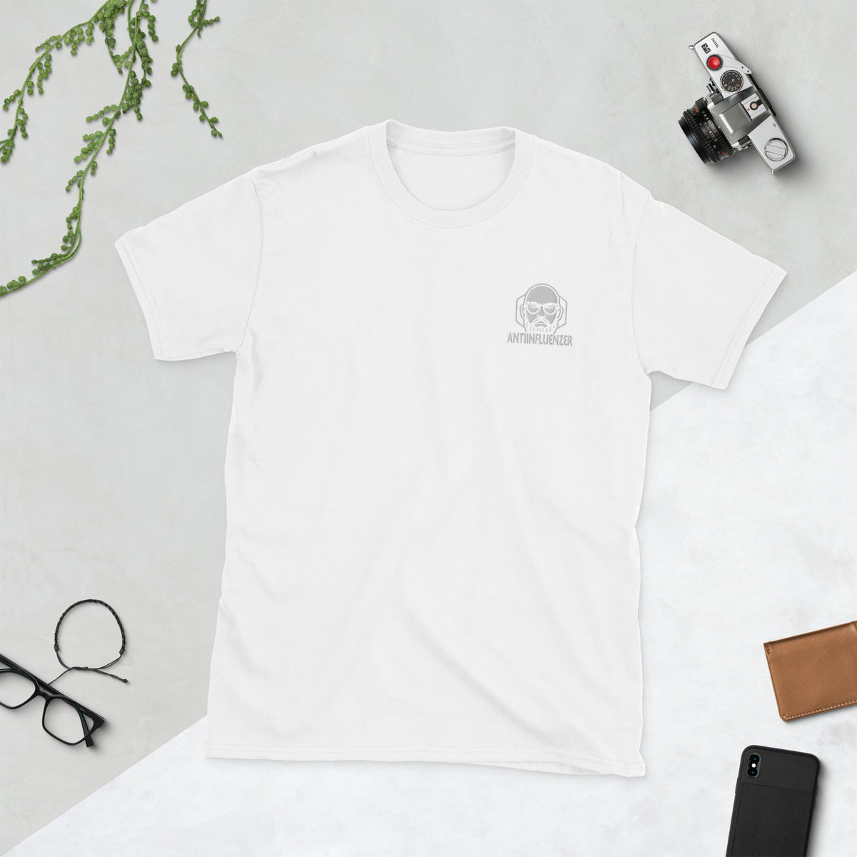 Camiseta de manga corta unisex AntiInfluenzer Edition Bordada